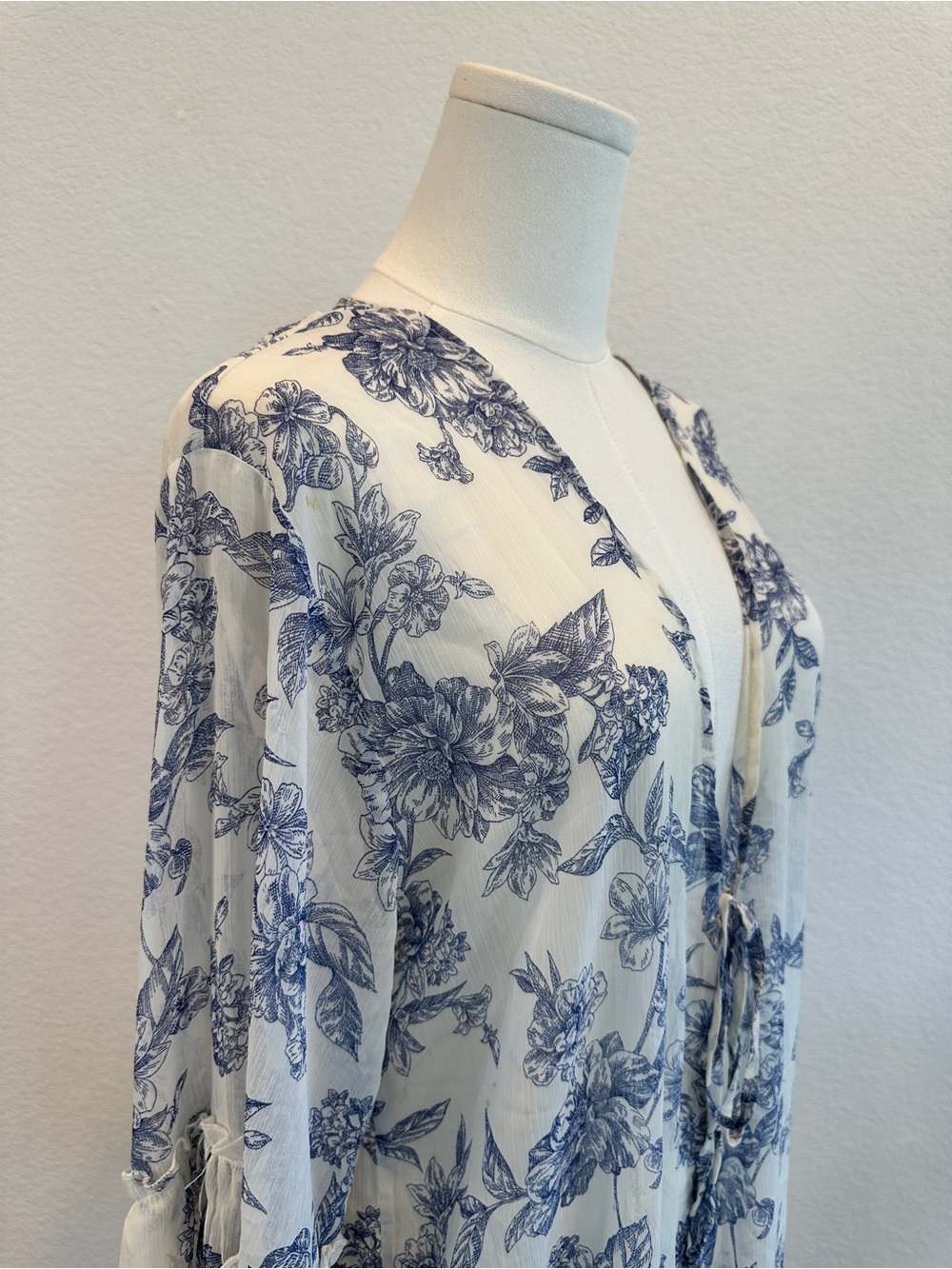 Band of Gypsies Blue Floral Sheer Long Kimono Duster Cover Up Medium - Picture 3 of 7